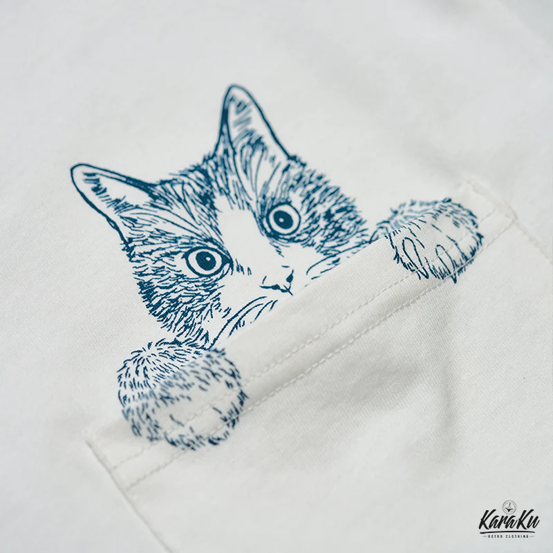 「KaraKuｘ365CAT.ART」ポケットから覗く猫 浮世絵柄コットンTee - Image 11