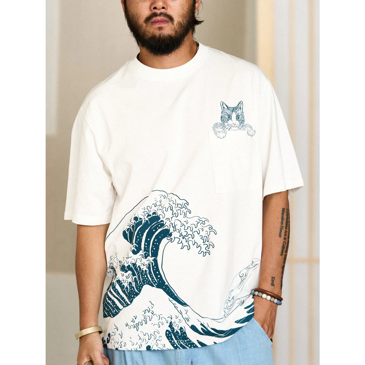 「KaraKuｘ365CAT.ART」ポケットから覗く猫 浮世絵柄コットンTee - Image 7