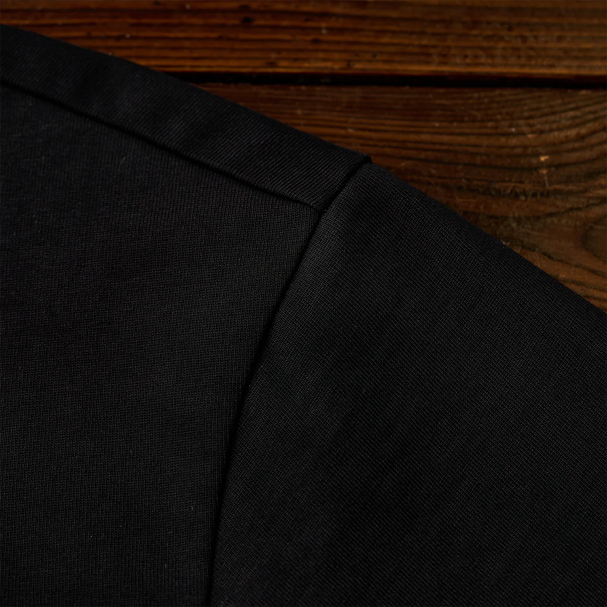 「Karaku」刺繍入り フェイクレイヤード仕様ストライプ柄シャツ&VネックTシャツ - Image 9