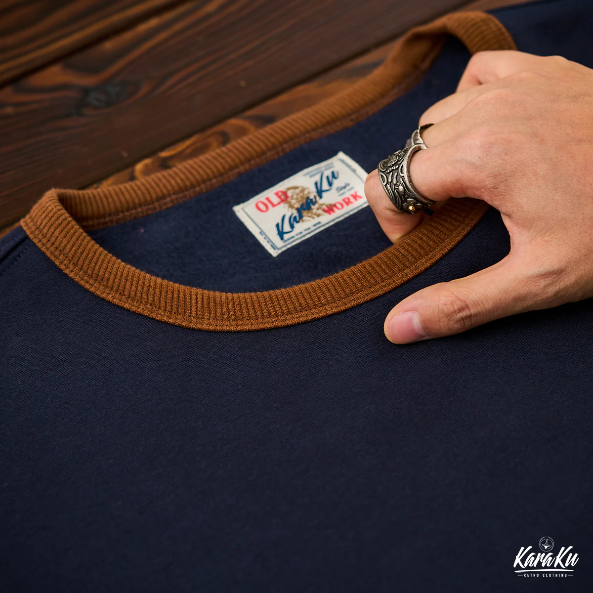 肘スエードパッチ　「KaraKu」刺繡入り裏起毛コットンスウェット - Image 8