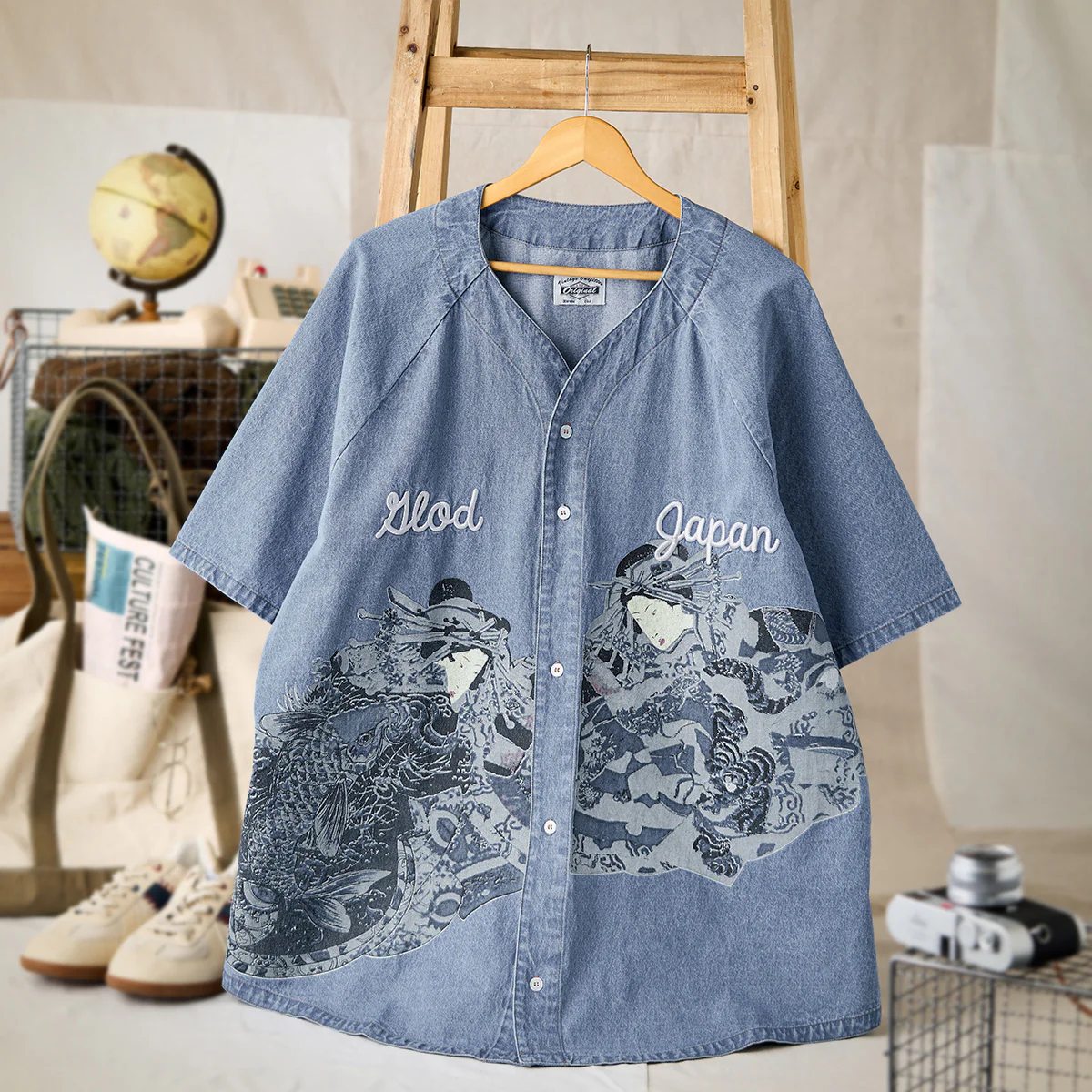 浮世絵プリント&立体刺繍入り ループ付きベースボールカラーデニムシャツ - Image 3