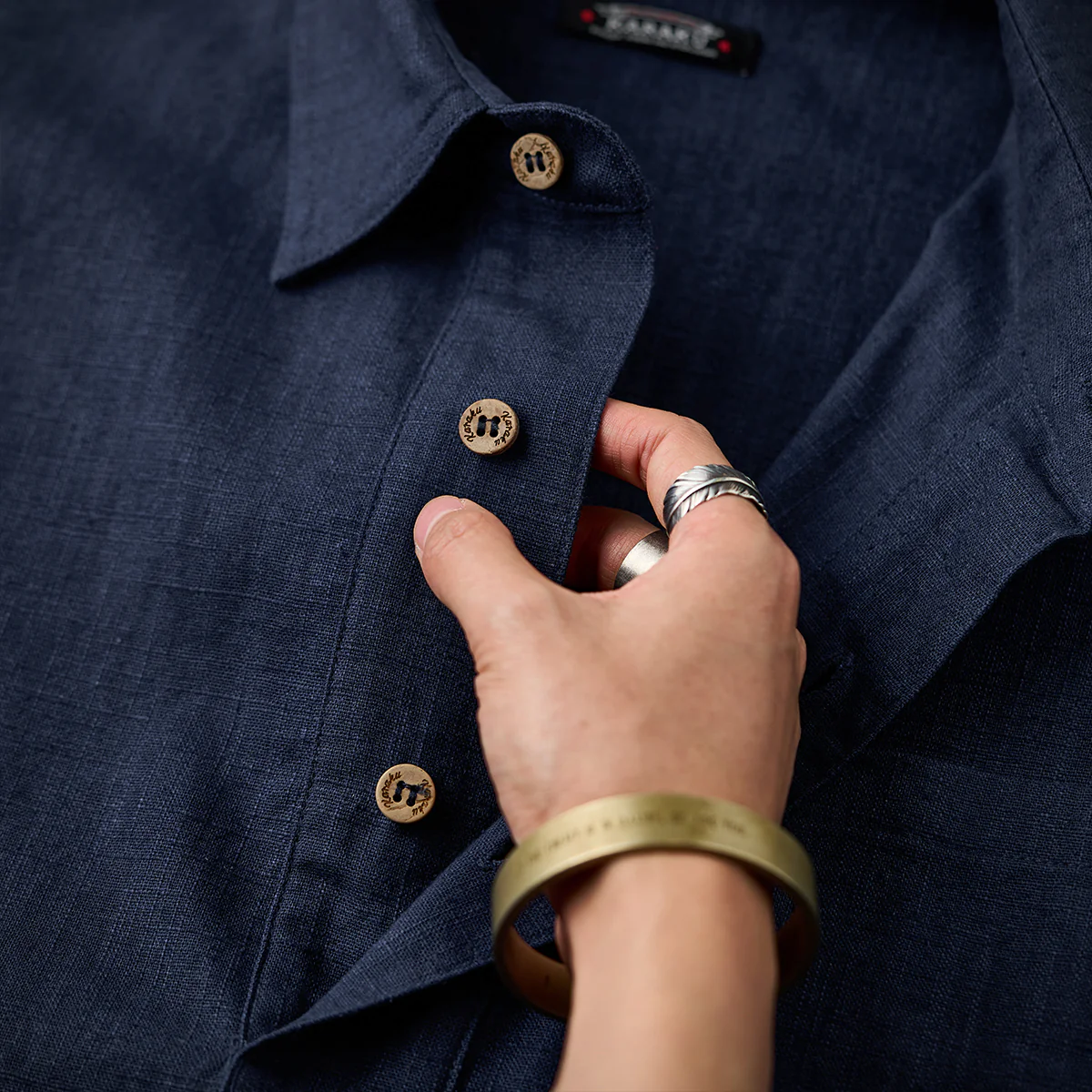 NAVY ハーフボタンコットンリネンポロシャツ - Image 12