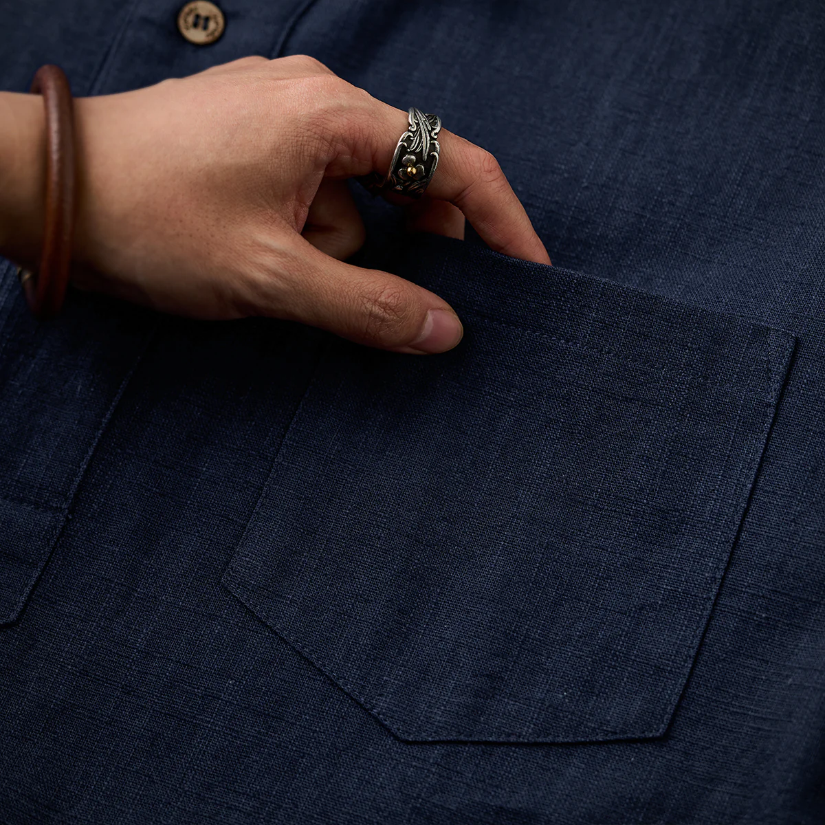 NAVY ハーフボタンコットンリネンポロシャツ - Image 14