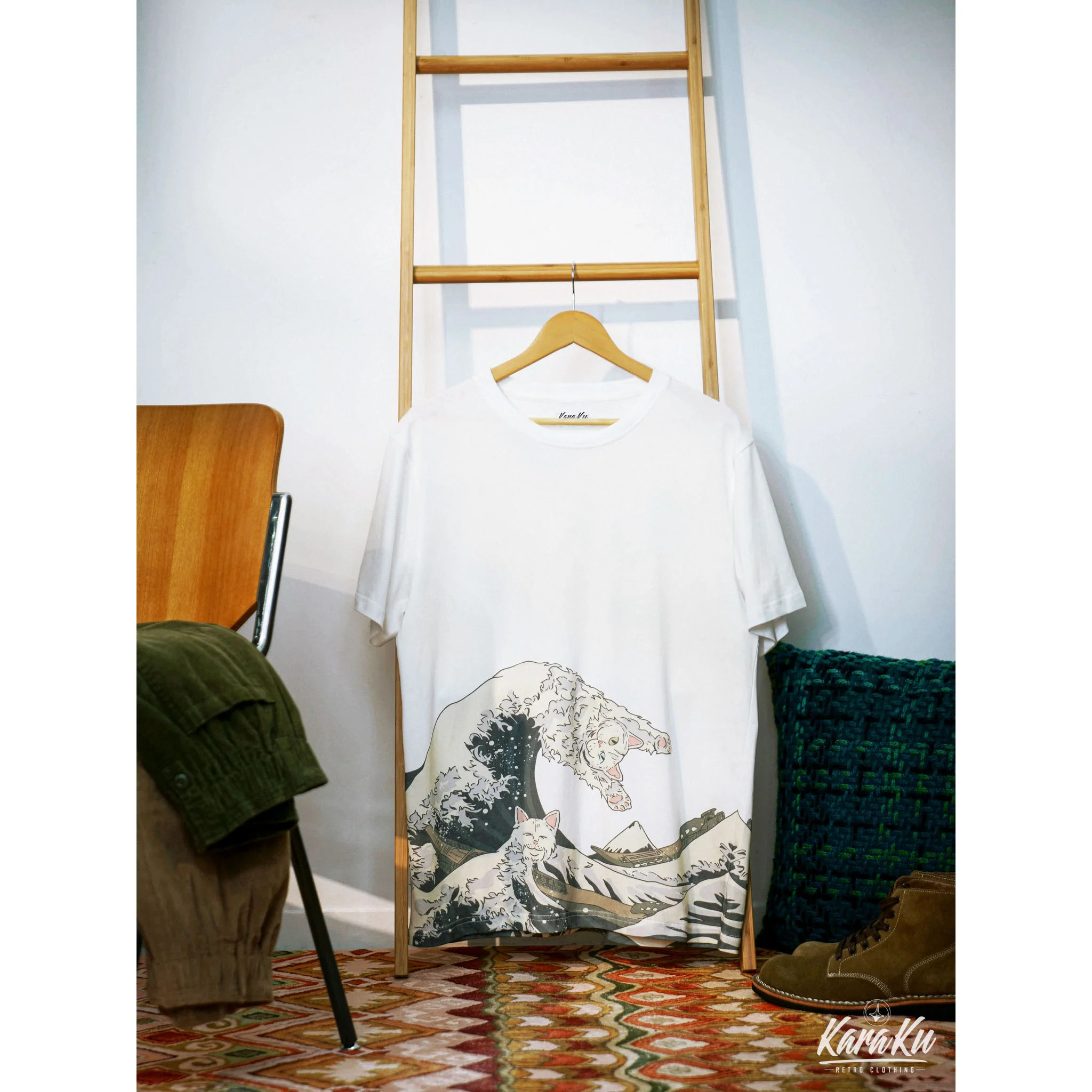 『神奈川沖浪裏と波乗り猫』浮世絵風コットンTee - Image 4