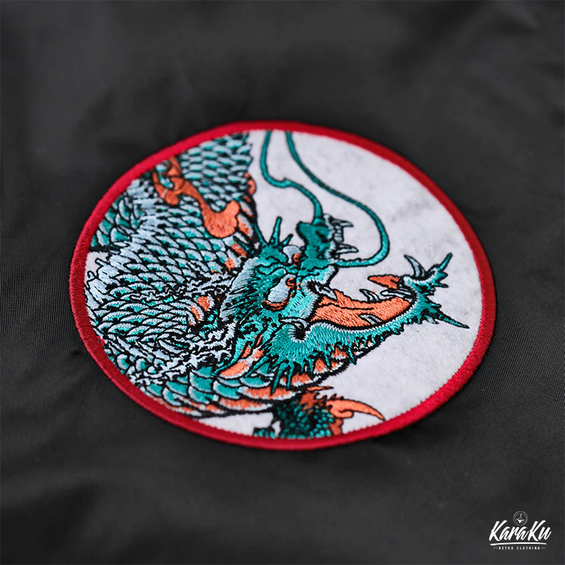 「KaraKux中坪宏太」咆哮している緑色の龍刺繡入り 浮世絵風フライトジャケット - Image 14