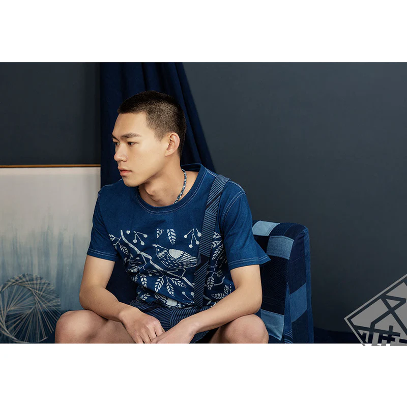 「職人抜染」カササギ模様藍染めTシャツ - Image 5